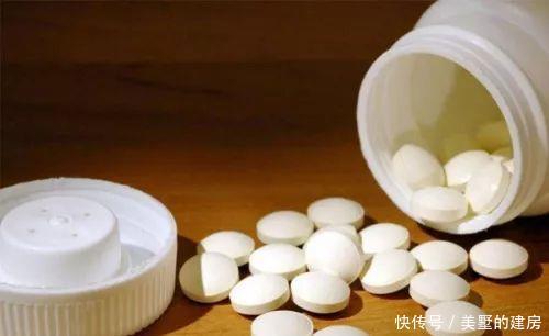  [抗旱能力]老花匠妙招，养绿萝文竹喂点阿司匹林，嗖嗖冒新芽，根儿挤破盆！