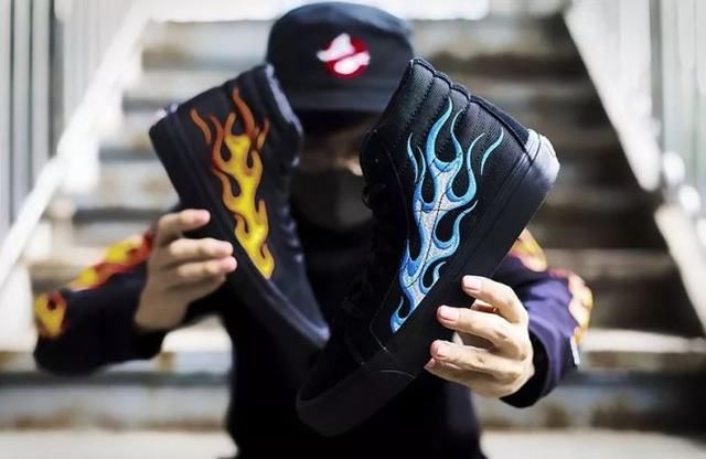 不仅吸金还吸睛!近期街头最 “炸” 的鞋就是这双了!