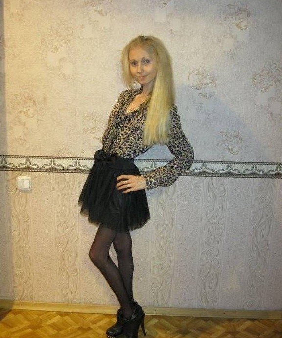 俄罗斯一女子为了拥有好身材，每天不吃饭只喝水，如今变成皮包骨