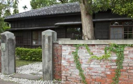  围墙|农村盖房，究竟要不要修“围墙”？听完内行人分析，不再纠