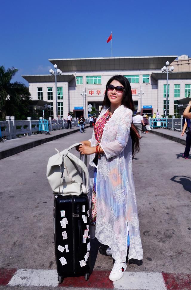 越南的神秘地摊银行，每天上亿资金在这里交易_海关