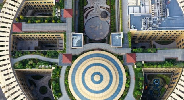 广西一建筑似巨型马桶，造价15亿，被吐糟连卷筒纸都备好了