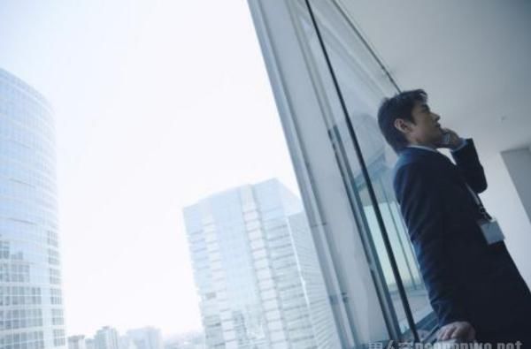  『拥有』男士必备奢侈品单品推荐 这3件必须要拥有