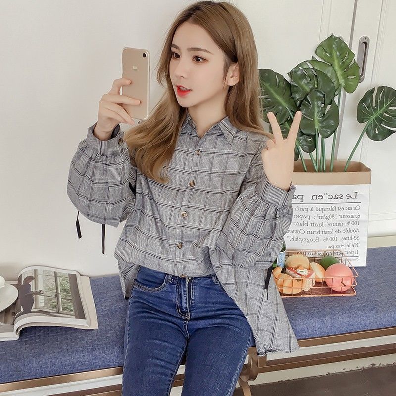 过时的衣服收起来吧，女人今秋穿小香风衬衫，才知道什么叫优雅美