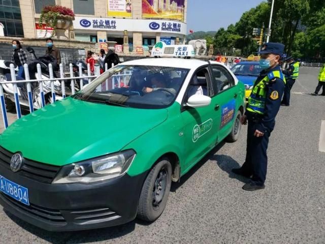  出租车@贵阳市中心城区出租车台班费再调整！5月1日-15日按这个比例收取