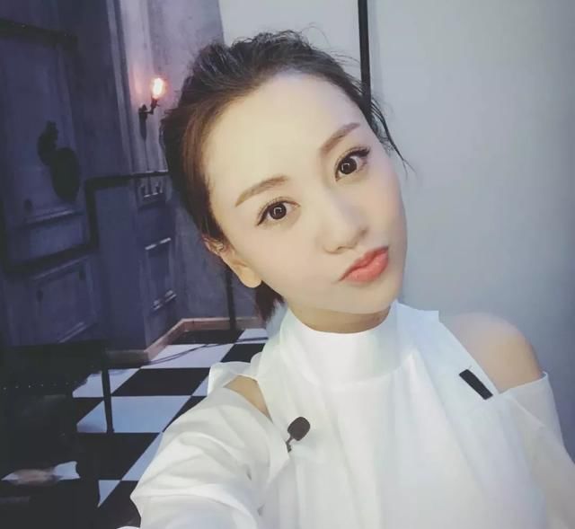 童颜杨蓉护肤全靠“以油克油”？加上这一步，秋冬护肤才算完整！