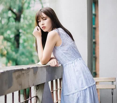 「女人」穿哪些的长袖连衣裙,才可以显出雅致女人气质,搭出时尚潮流女人气质