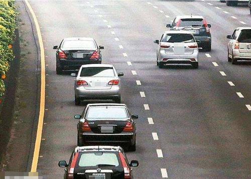 高速上最让人“痛恨”的现象，开始整治了！车友：早就该这样做了