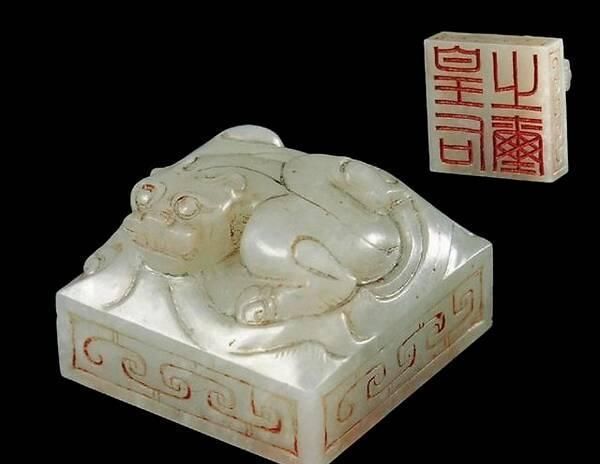  「年后」13岁小学生捡到“玉玺”上交，获20元路费，45年后他怎么样了