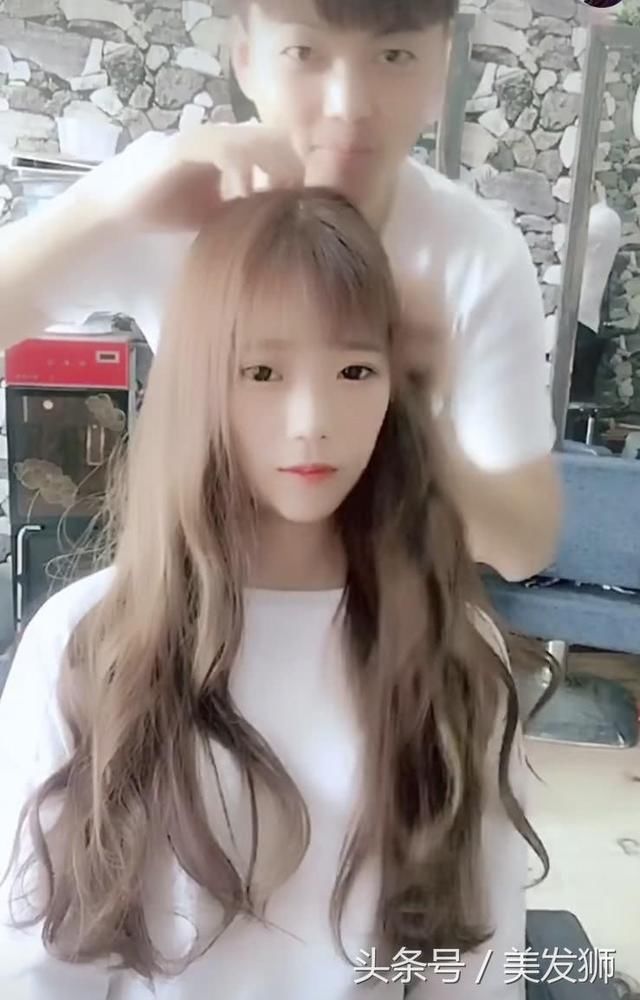 长脸大额头妹子只是剪了一个刘海，就彻底变成女神，心里乐开了花