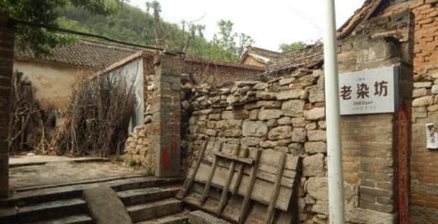  『每晚』中国一座建在瀑布上的村庄，每晚枕着瀑布入睡，游客却络绎不绝