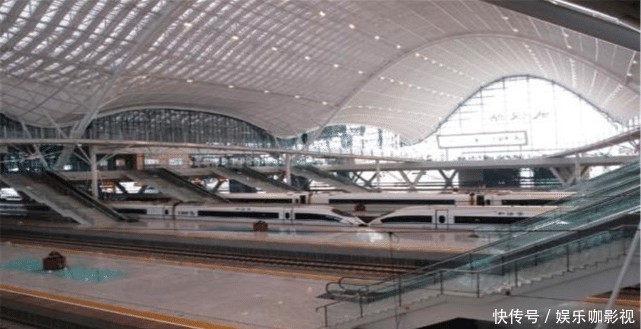  「武汉非常」亚洲最大的铁路枢纽站，耗资140亿元，被誉为全球最