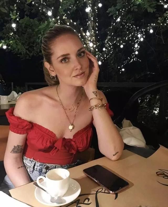 项链戴得好，拍照显脸小