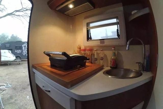 穿越大半个地球去摆摊，93年济南小伙这样诠释“彪悍的人生”