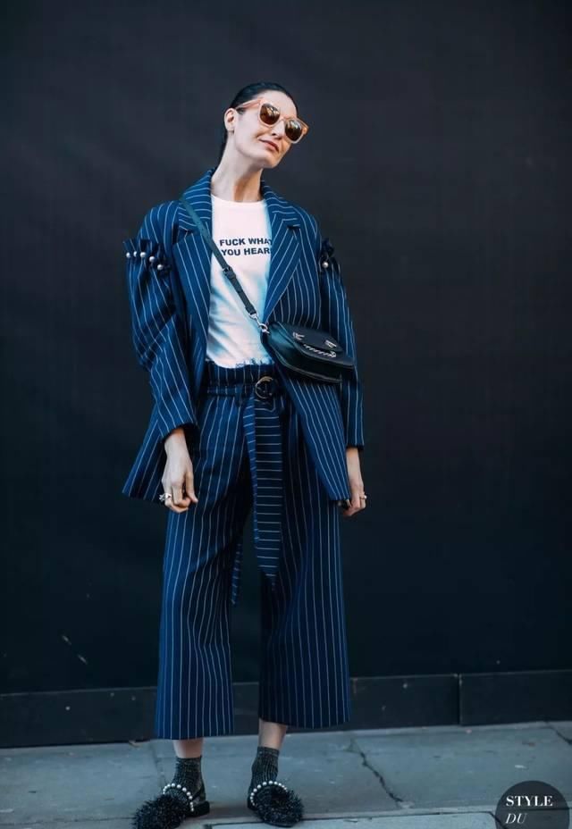  『白色衣服』一件白T, 怎样能时尚潮流走天地！
