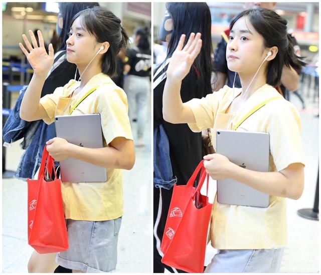 沈月鞠婧祎机场同穿黄色T恤牛仔短裤，网友：一个美女一个村姑！