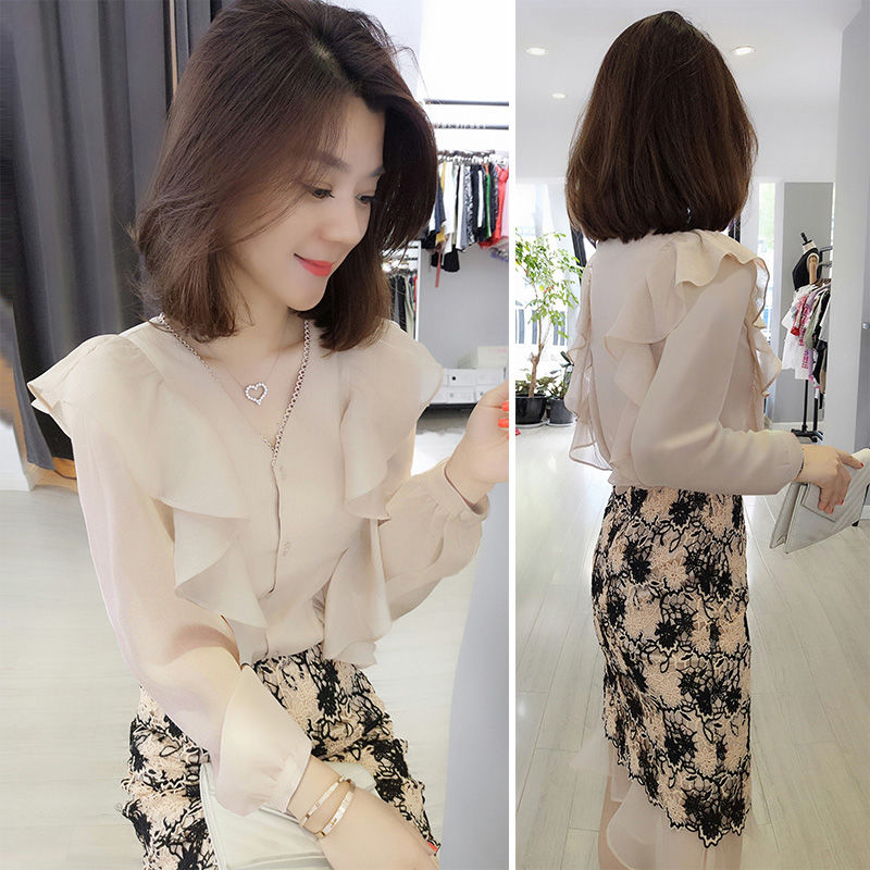 本以为小姨穿上阔腿裤已够时髦了，没想到配这小衫，美的倾国倾城