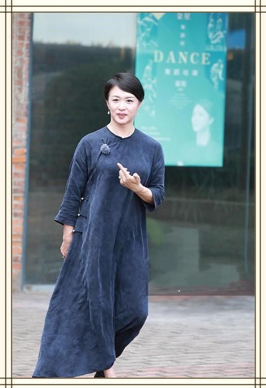 没有徐帆的气质真别穿旗袍，像金星这样穿出僧袍范得多尴尬啊！