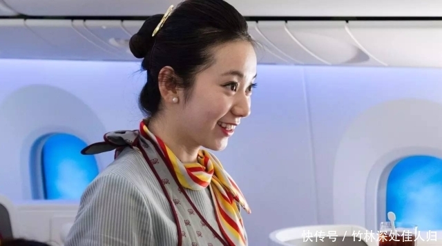  #空姐#乘坐飞机时，这四项“不公开”福利，主动提出空姐都会满