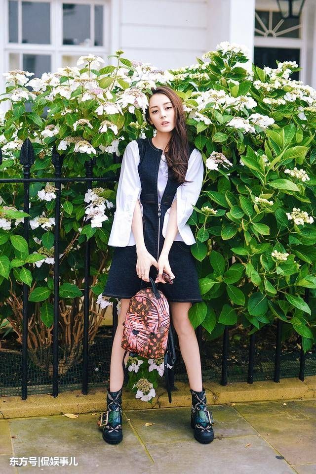 热巴太拼了!穿露肩裙冷的龇牙咧嘴直搓手，网友:快把毛裤拿来!