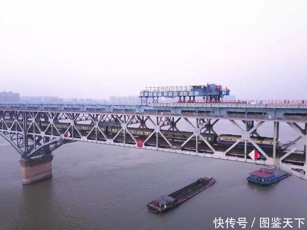 中国修建这一桥梁时被美国专家取笑，工程建完后却被誉为世界奇迹