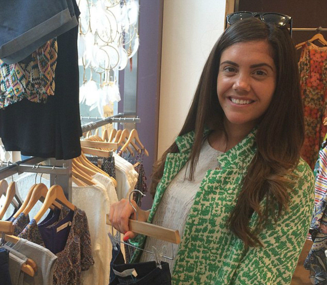 法国少女和朋友打赌,一个月不化妆出门,三天少女就认输了