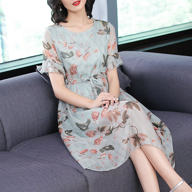 谁说去海边就得穿比基尼!看看这仙女裙轻盈优雅，上身比它更拉风