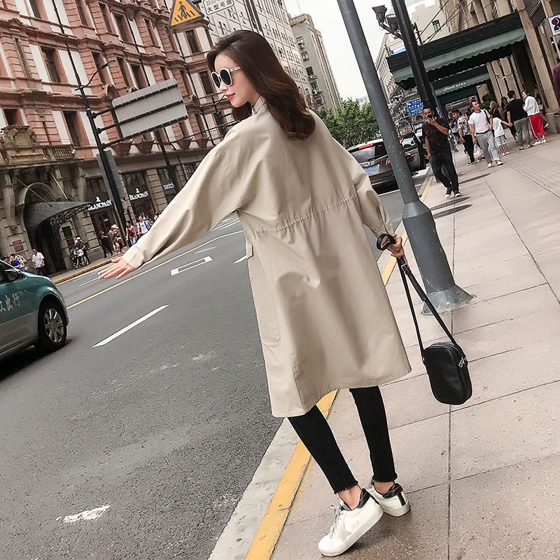 40岁女人秋天别只穿打底衫，今年穿大衣才时髦，宁吃馒头也要买