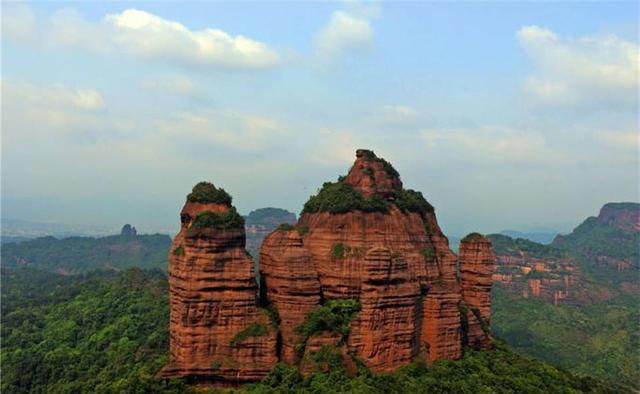 中国最牛寺庙，建于百丈悬崖上千年不倒，寺中修行者常年隐居不出