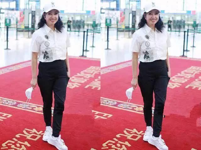 63岁的刘晓庆大脸臃肿，王母娘娘真的老了，女人都挽回不了青春