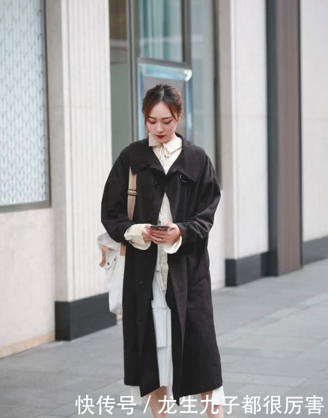 【美女】清新大方的裙子淑女风十足,可以彰显年轻美女的魅力风采