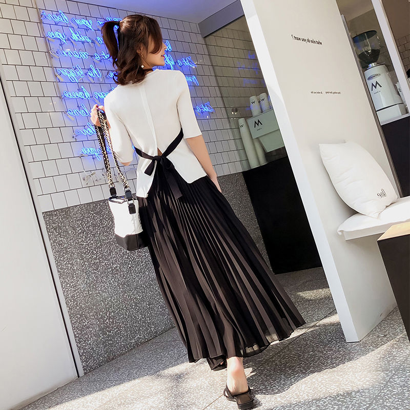 悄悄的告诉你，现在的女人都不穿裙子，巨流行的套装，显嫩又洋气