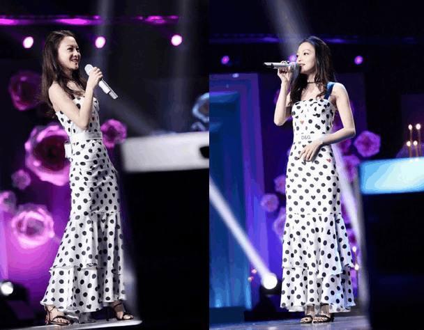 36岁张韶涵撞衫26岁热巴,差距有点大,一个像少女一个似女王