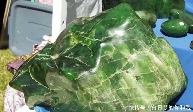  「玉石」谁说老外不玩奇石, 看看国外的石头市场是啥样!