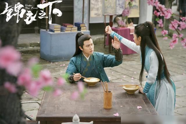 锦衣之下袁今夏描写