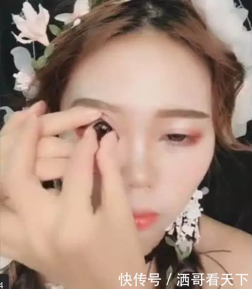 卸妆以后的女生不看不知道一看吓你一大跳