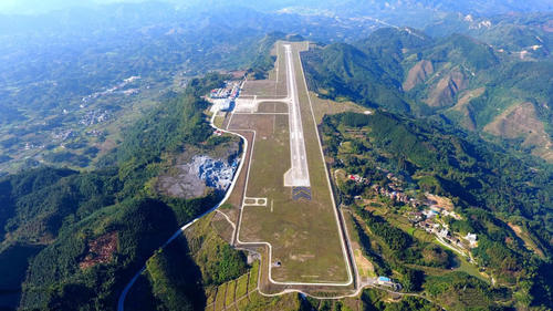 厉害了我的国，削平65座山顶，用万吨炸药，建成“山顶航母”！