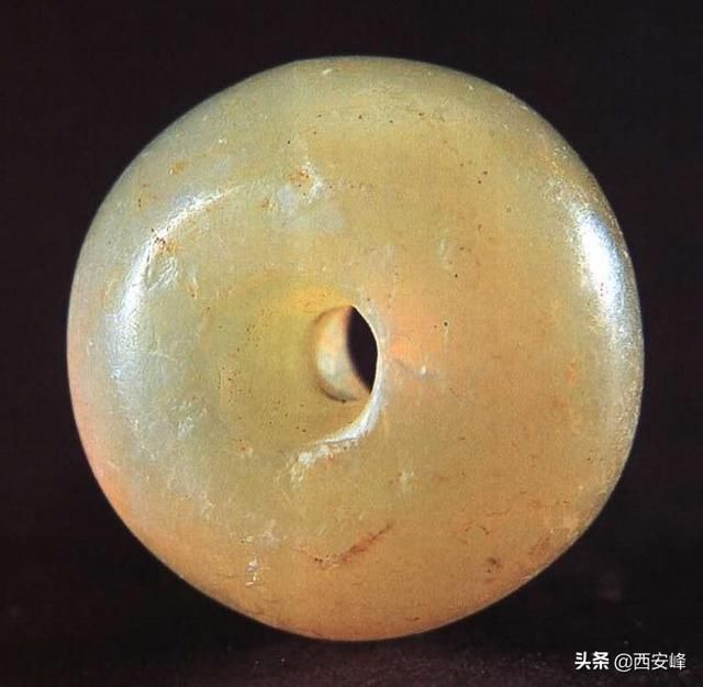 河南安阳殷墟墓出土（玉珠、玉管、玉饰品）