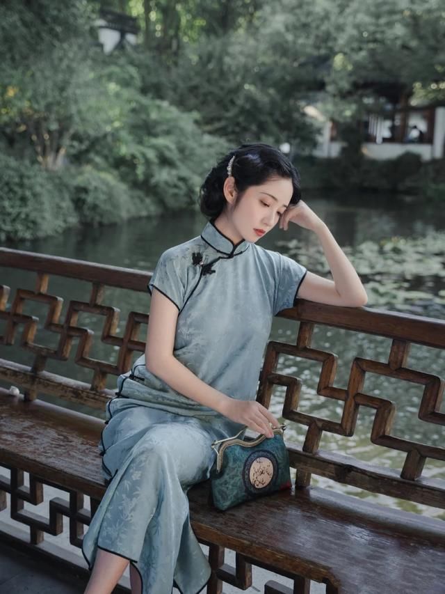  #面料#旗袍是女人永远的浪漫，看完这些旗袍，你还不动心吗？