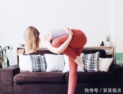 「手掌撑地」如何让穿短裙的你更加好看,练习瑜伽获得好身材,成就女神梦想