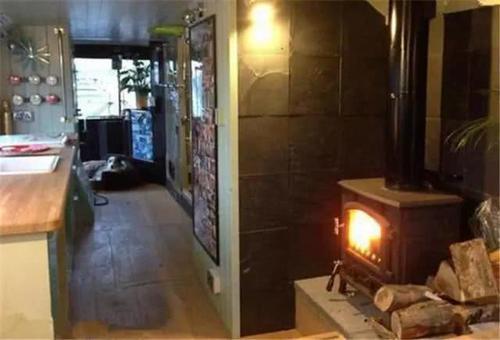 双层大巴竟能变成房车旅馆！