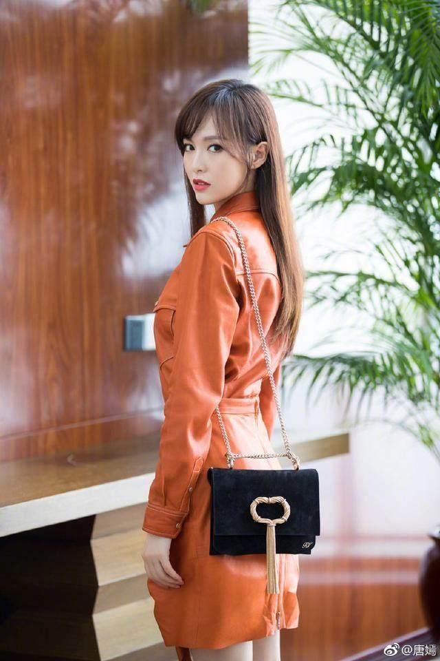 唐嫣太拼了!短裤提太高都快推根了 网友:罗晋能驾驭得了?