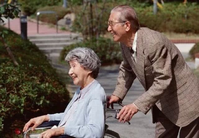 养老金“上涨标准”明确，1680元补贴即将到账，不知道亏了