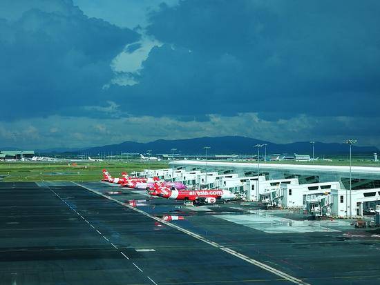 大马机场警卫呛声中国游客 不会马来话回中国去