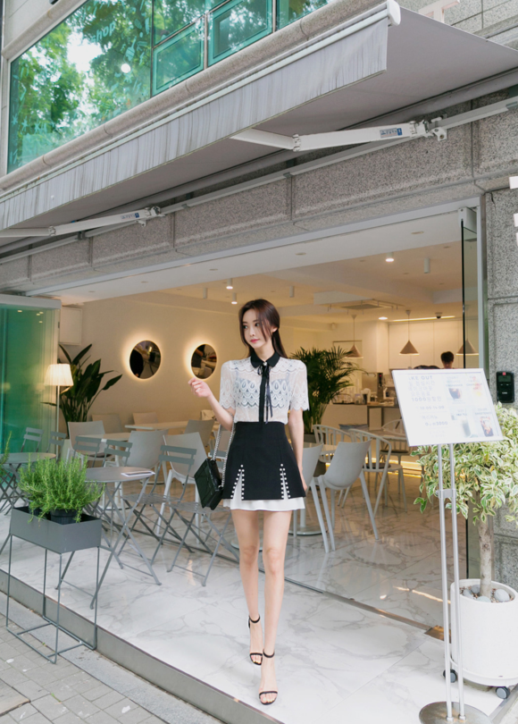 女神孙允珠，水滴波纹霜露刺花螺旋宫廷裙