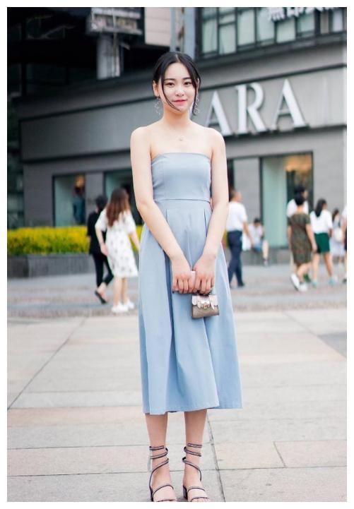 街拍:图1弯腰提鞋,图3韵味十足,图8时尚优雅