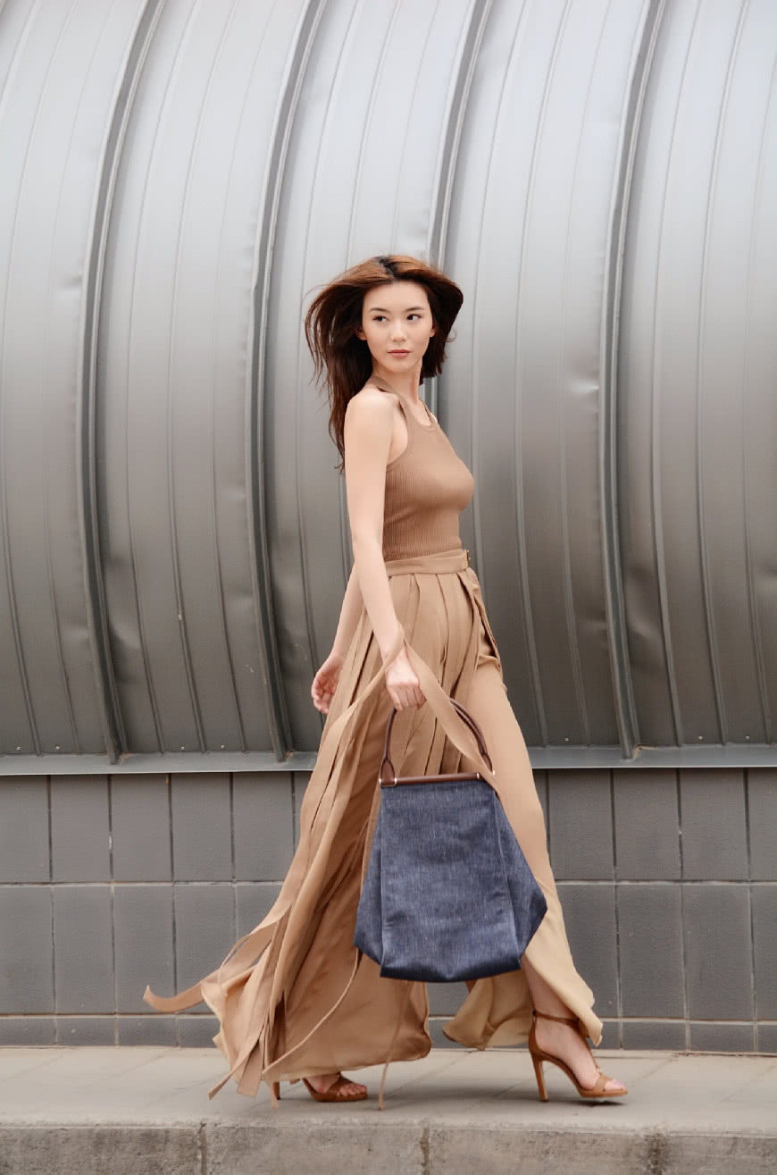 北京街拍：在798艺术街遇到一位漂亮的模特小姐姐，你想看吗？