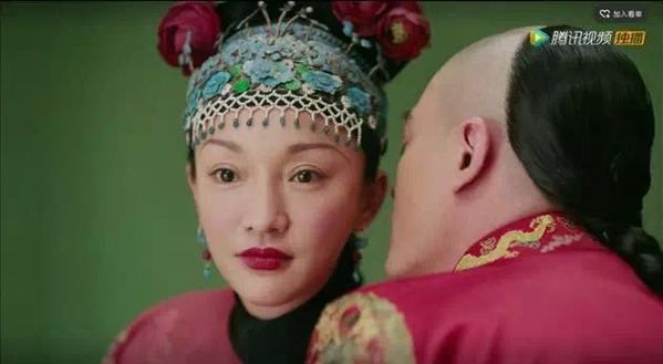 周迅被戏称为＂从十岁起就开始抽烟的如懿＂?但再出戏的大烟嗓也