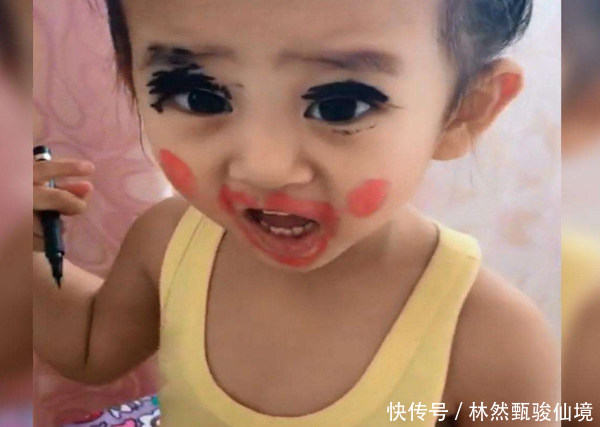  「捣蛋的孩子」熊孩子趁妈妈出门，偷拿护肤品玩，妈妈回家看到这画面欲哭无泪