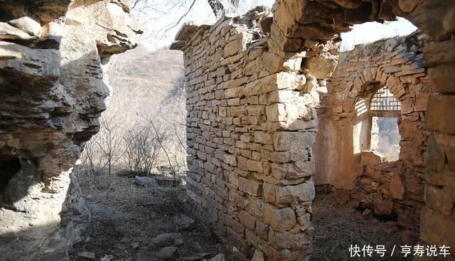 “悬崖”上废弃的窑洞村： 全村娶妻难, 50年间仅娶进一个媳妇儿